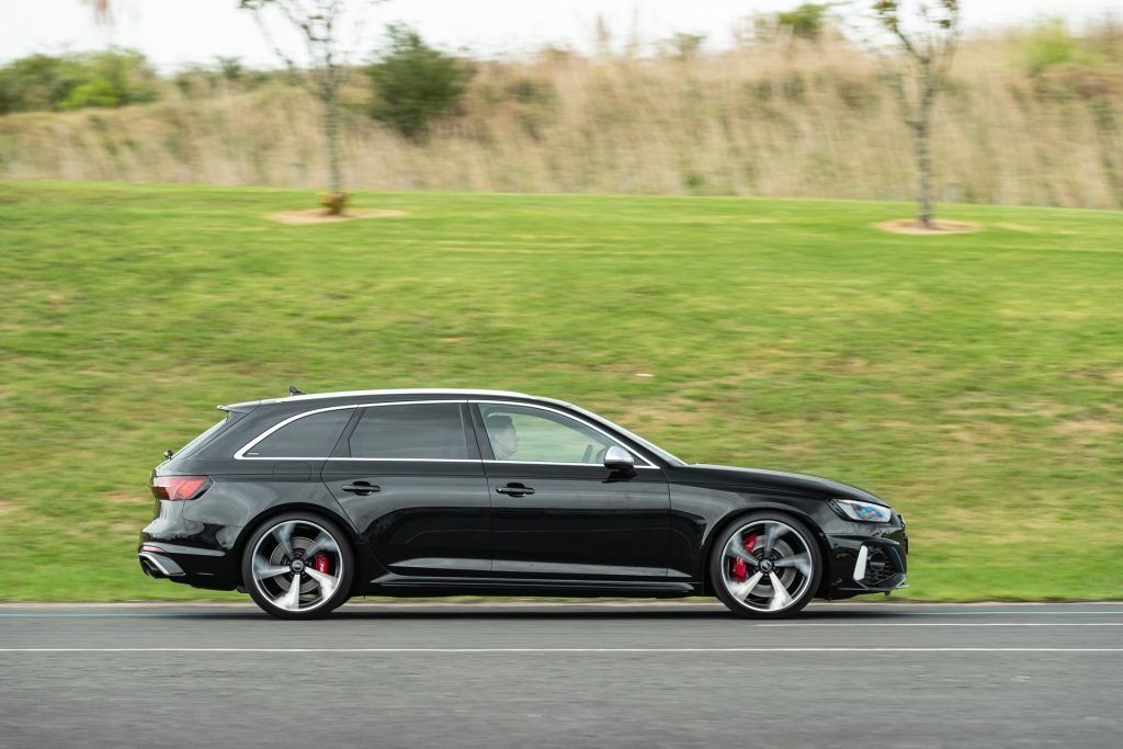 Audi RS4 B9 panning shot