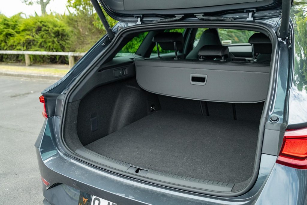 Boot space in the Cupra Leon V e-Hybrid Sportstourer