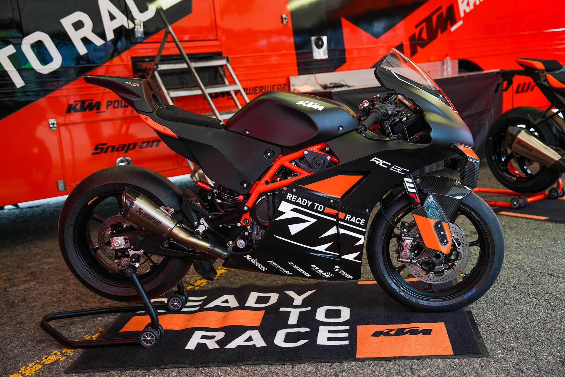 KTM RC 8C sitting ready to race.