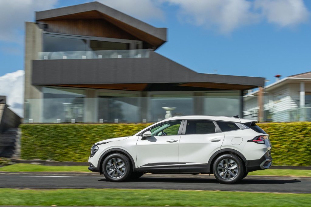 Kia Sportage HEV Earth  side panning shot