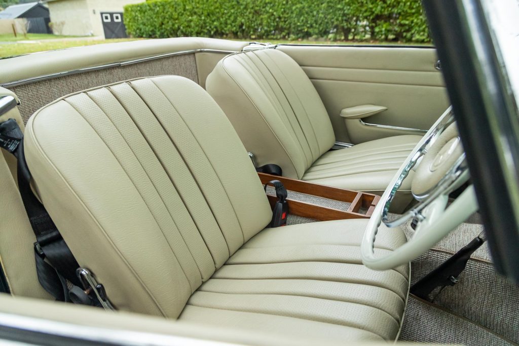 Seats in the Mercedes-Benz 230 SL Pagoda