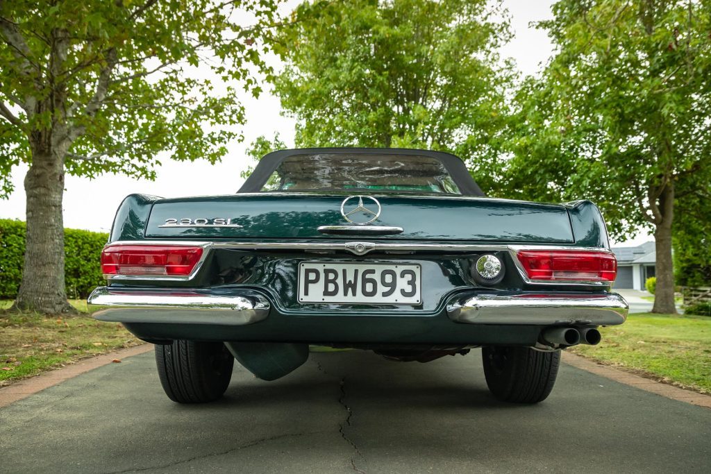 Rear spare tyre bulge of the Mercedes-Benz 230 SL Pagoda