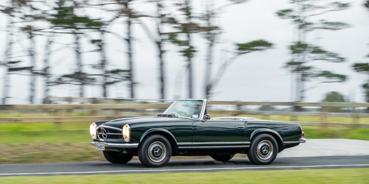 Mercedes 230 SL Pagoda, panning shot shown from the front quarter