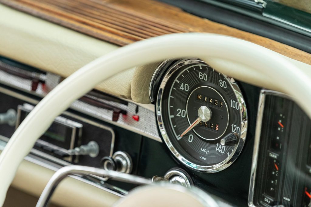 Speedometer of the Mercedes-Benz 230 SL Pagoda