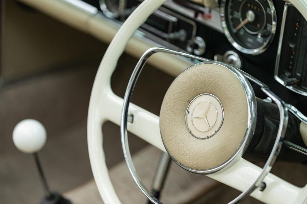 Mercedes-Benz 230 SL Pagoda steering wheel detail view