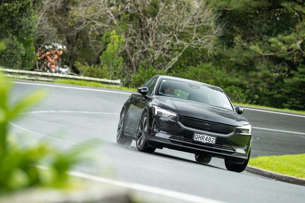 Polestar 2 Long Range  cornering in the wet