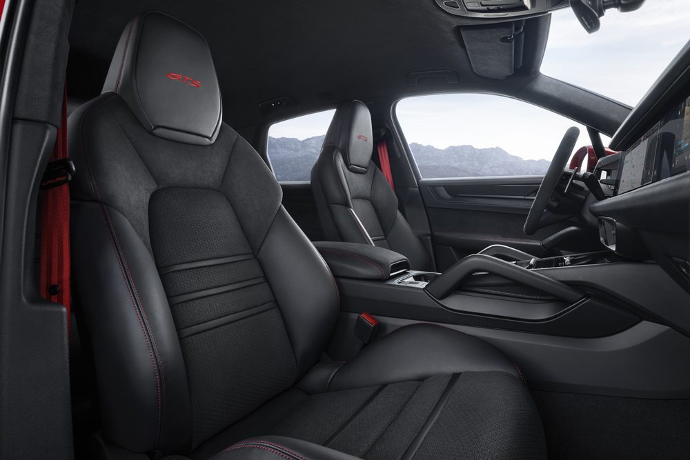 Bolstered sports seats for more comfortable cornering.