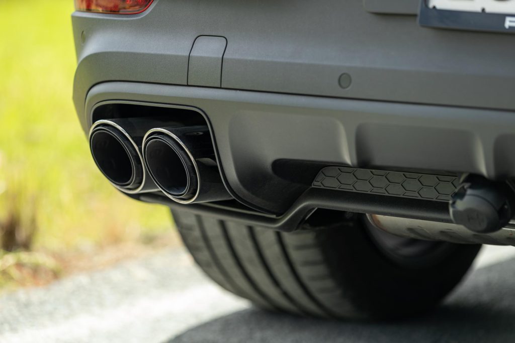 Double barrel exhausts of the Porsche Cayenne E-Hybrid