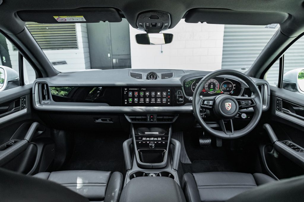 Interior wide view of the Porsche Cayenne E-Hybrid 2024