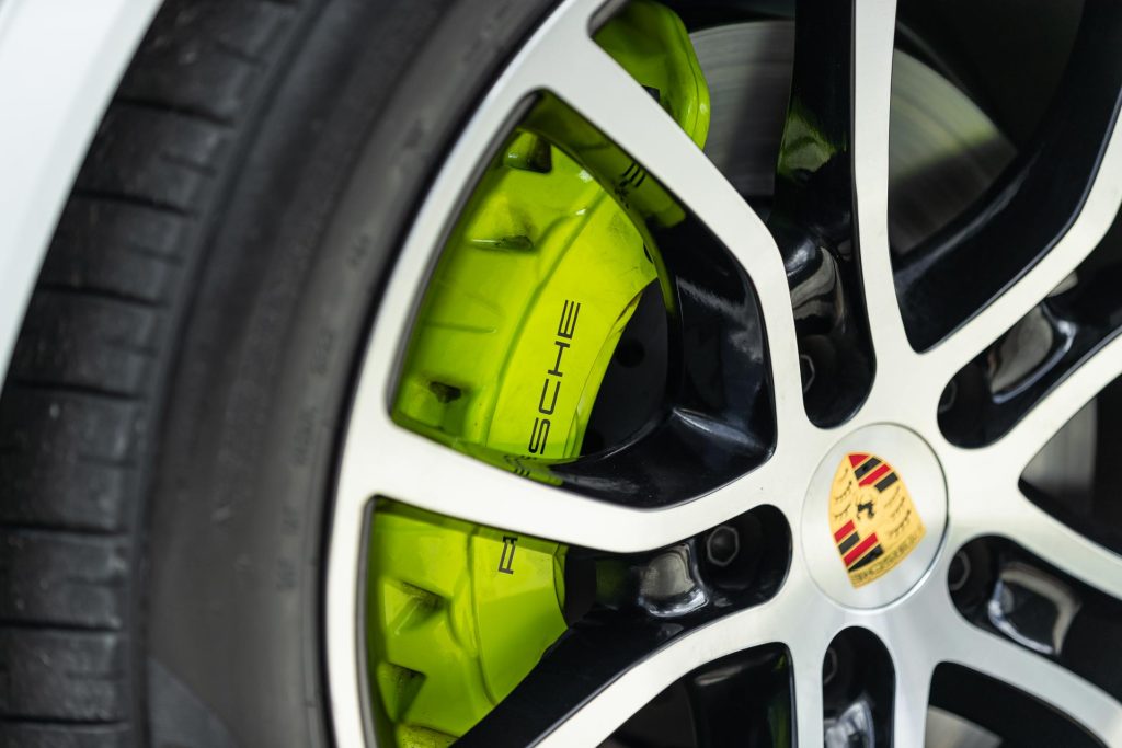 Wheel and brake detail of the Porsche Cayenne E-Hybrid