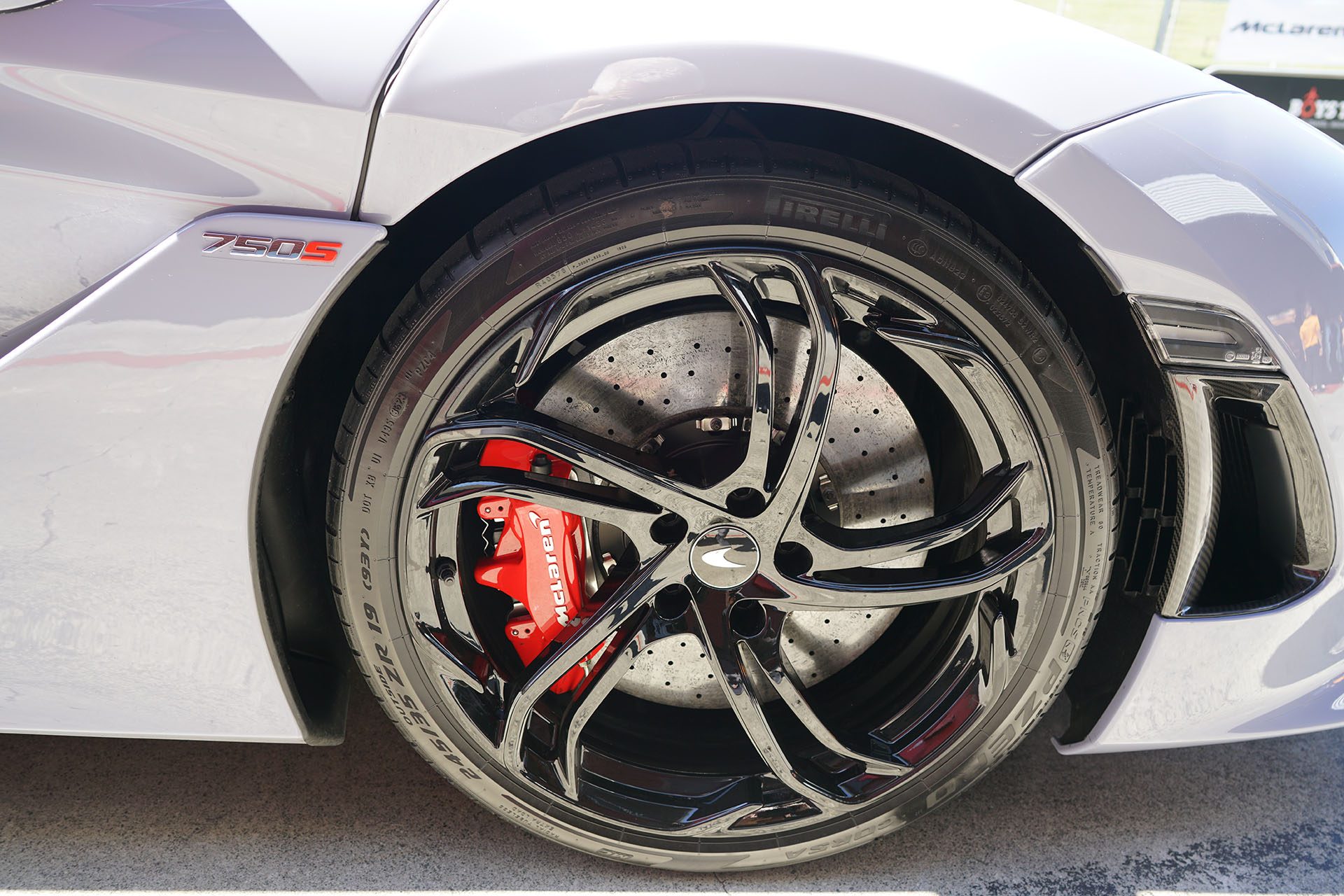 McLaren 750S has huge 380mm carbon fibre discs slowed by six-piston calipers.