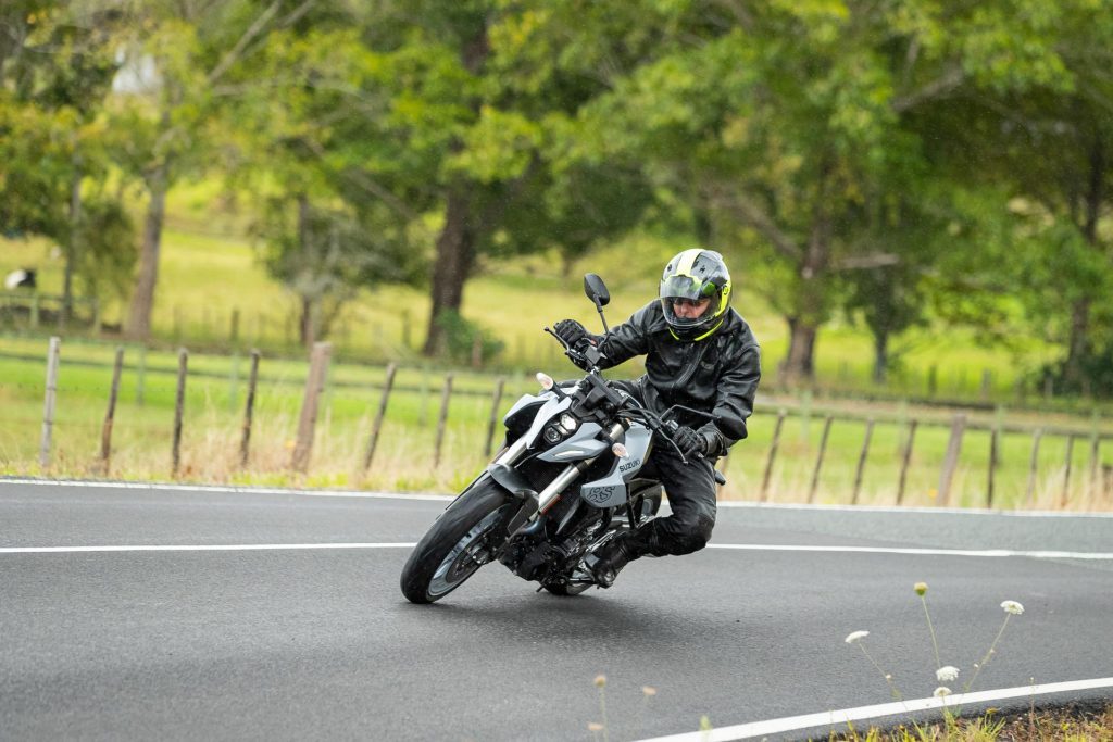 Suzuki GSX-8S taking a corner at a shallow lean