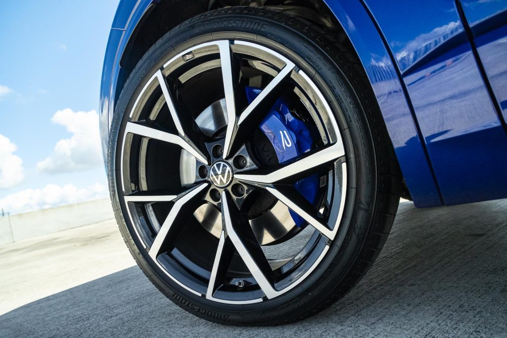 Volkswagen Touareg R PHEV wheel closeup detail