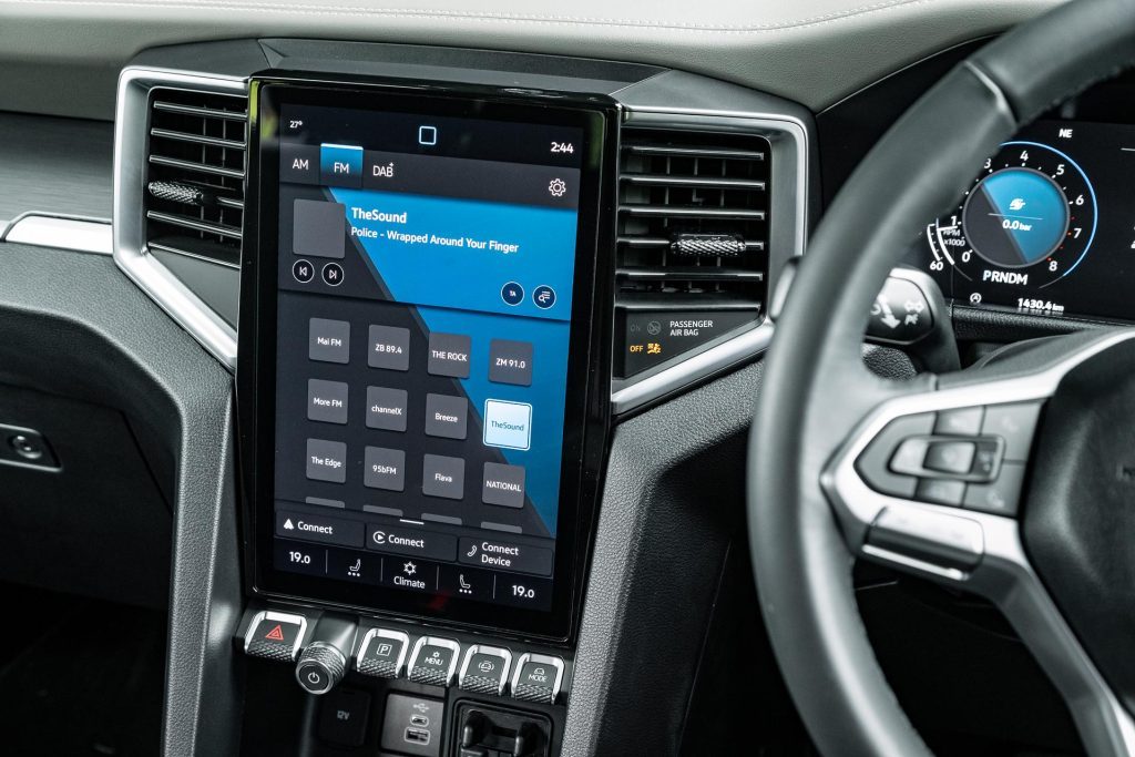 Infotainment screen of the 2024 Volkswagen Amarok Aventura