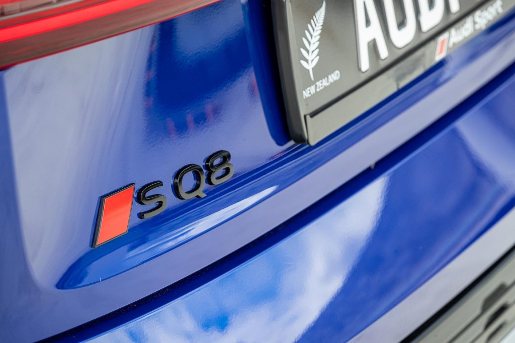 SQ8 badge detail