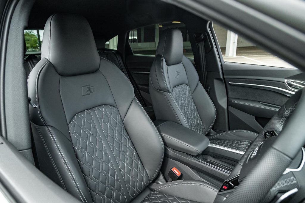 Front seats in the Audi SQ8 e-tron Sportback