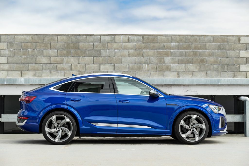 Side profile of the Audi SQ8 e-tron Sportback