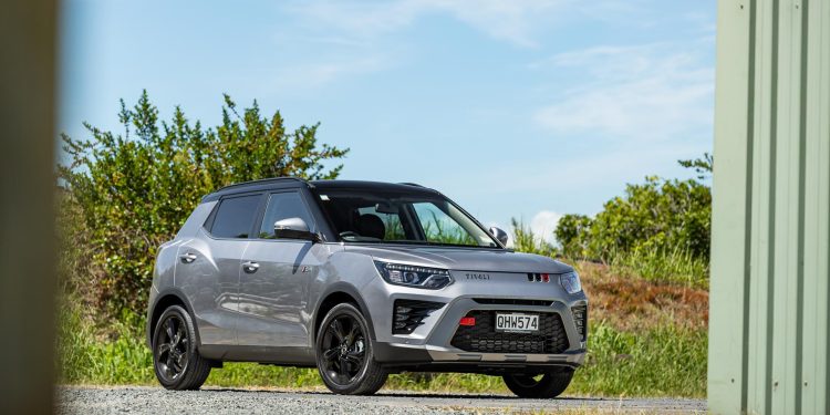 Ssangyong-Tivoli-Turbo in silver, front quarter shot
