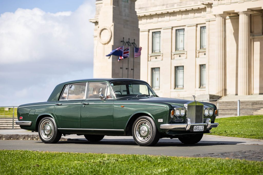 Rolls-Royce Silver Shadow 1970, green, parked in front of Auckland War Memorial Museum