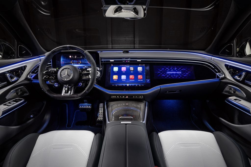 Prominent ambient lighting for AMG E 53.