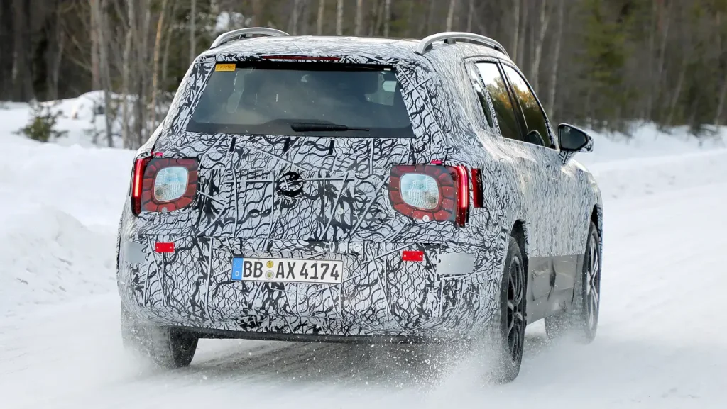 The upside down U-shaped light bar at the rear is just visibile here.