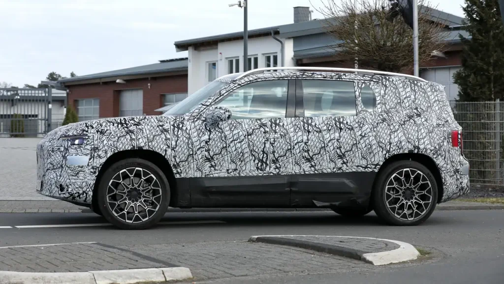 Still a seven-seater is the GLB.