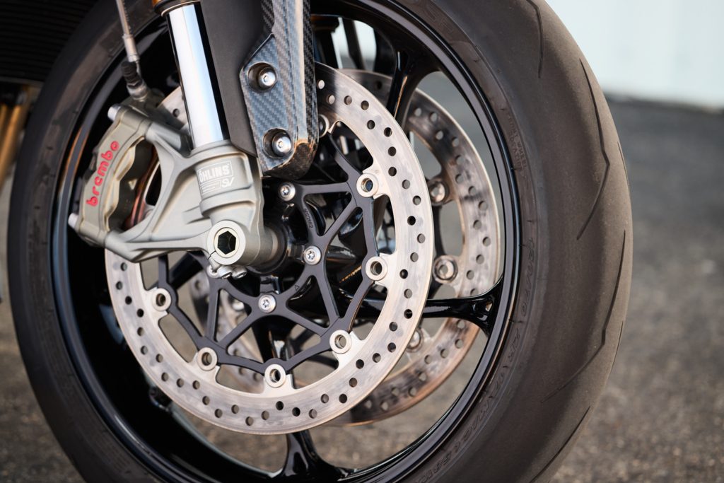 Special brakes, rims and rubber for the 1200 RX.
