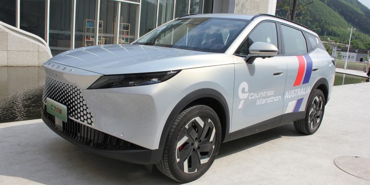 Omoda C7 PHEV in silver on concrete path
