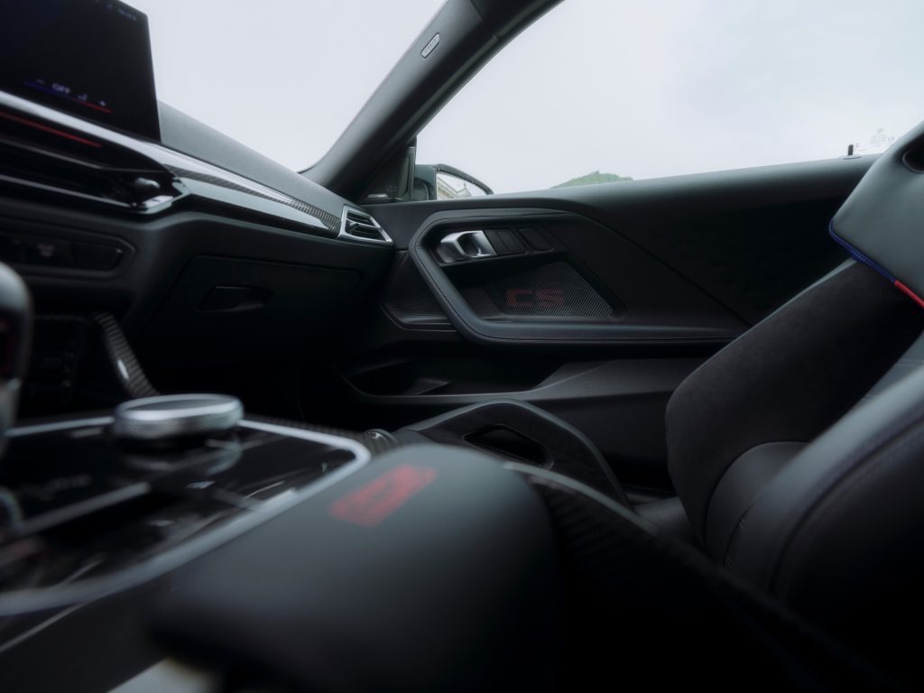 There isn't the manual shifter.