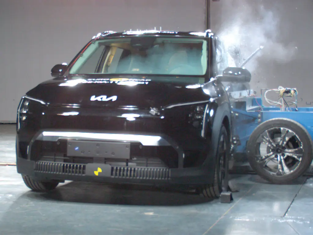 Full points achieved in the side impact test by EV3.