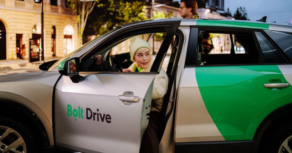 Another beautiful person acts like she is enjoying working as a Bolt driver.
