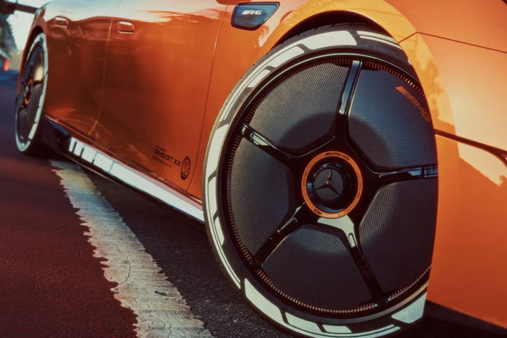 Trick wheels have covers that open or close to allow brake cooling or reduce wind resistance.