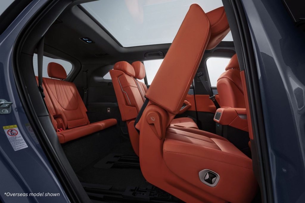 Three-row seating for Sealion 8.