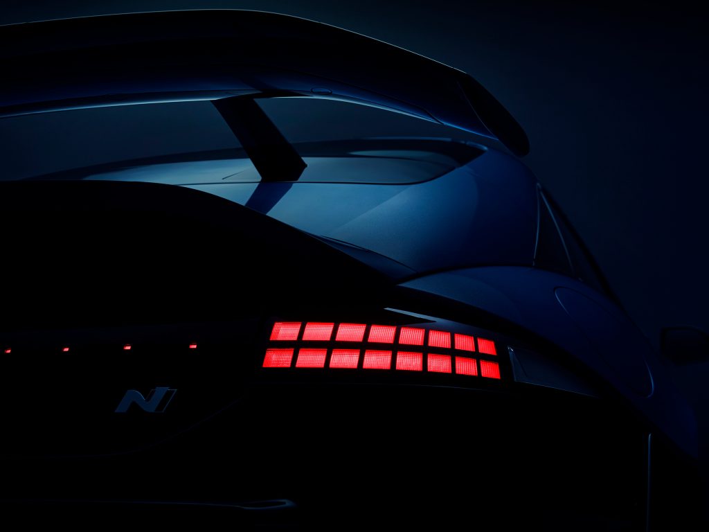 Typical Hyundai taillight signature here.