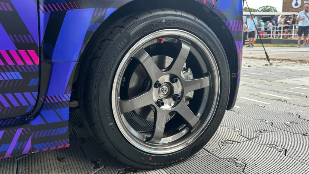 Smart wheels look like they're off one of Honda's sports cars.