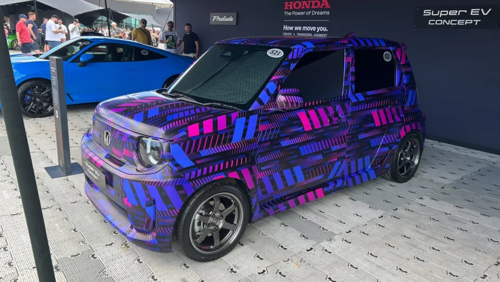 Funky paint, clearly camo-like. Nice wheels too.