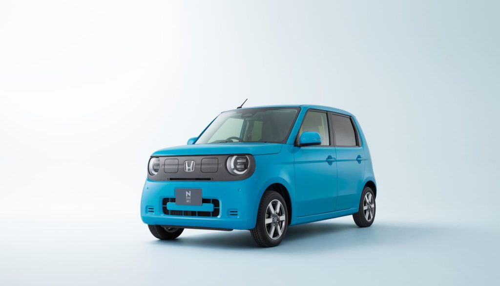 It is available in five colours in Japan.