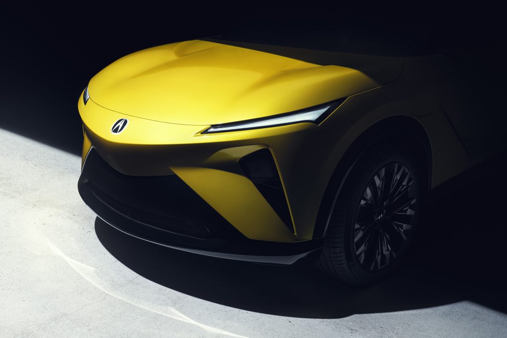 Sculpted bonnet is a good look too, as is splitter.