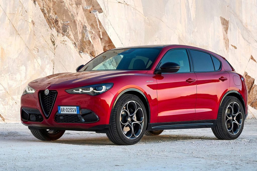 Next Stelvio on a new Stellantis large platform will be twinned with Maserati Levante.