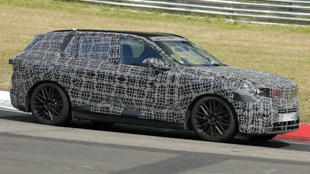 Here is a prototype X5 hammering around the Nurburgring.