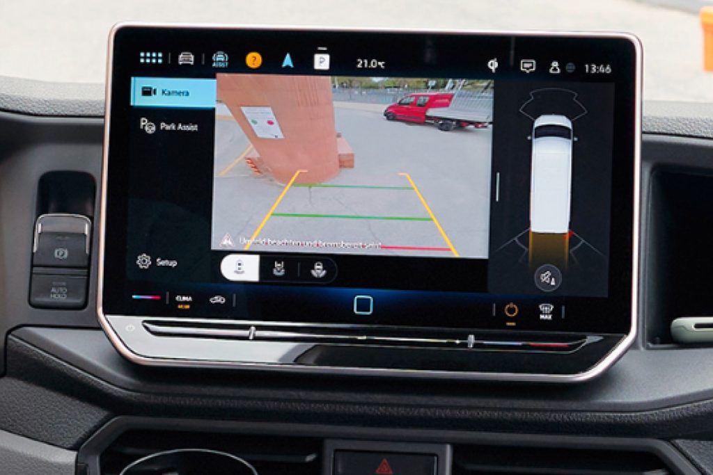A bigger central touchscreen brings more convenience.