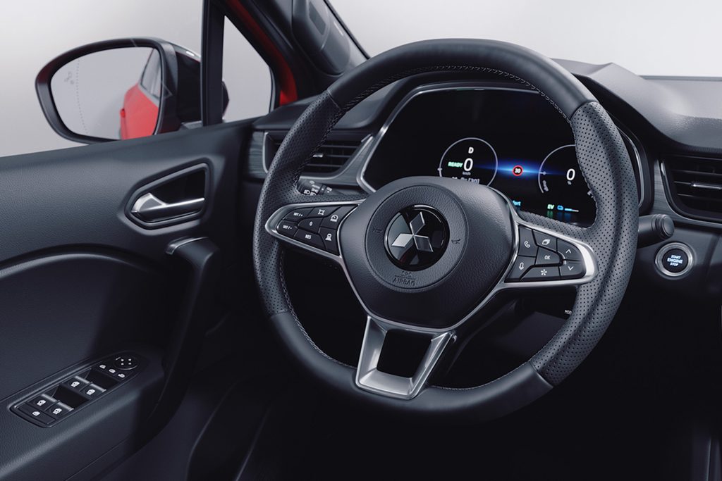 Here is the wheel and behind it the instrument cluster of ASX.