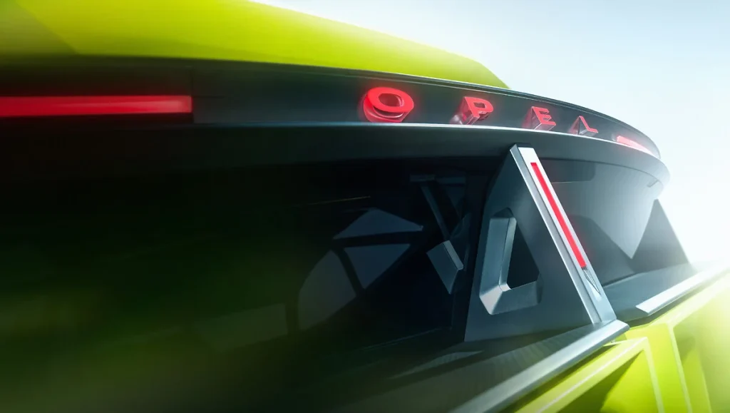 At the rear an illuminated badge.