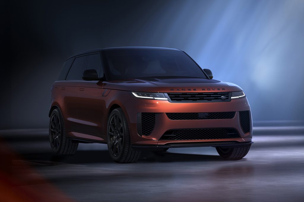 Clean front to the RR Sport SV Carbon.