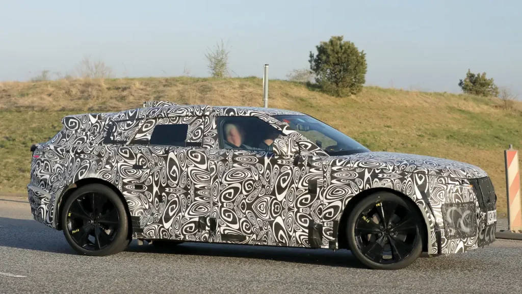 Generous wheelbase for electric medium RR.