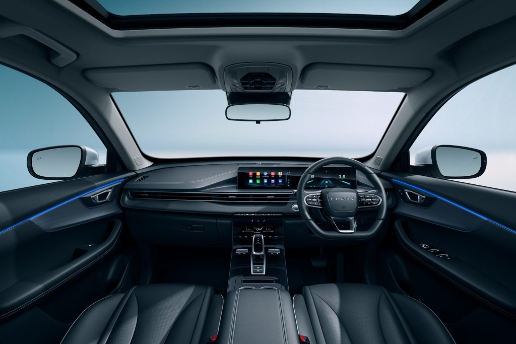 Modern, simplistic interior for Tiggo 4 Hybrid, this one the Ultimate with its pleather seats.