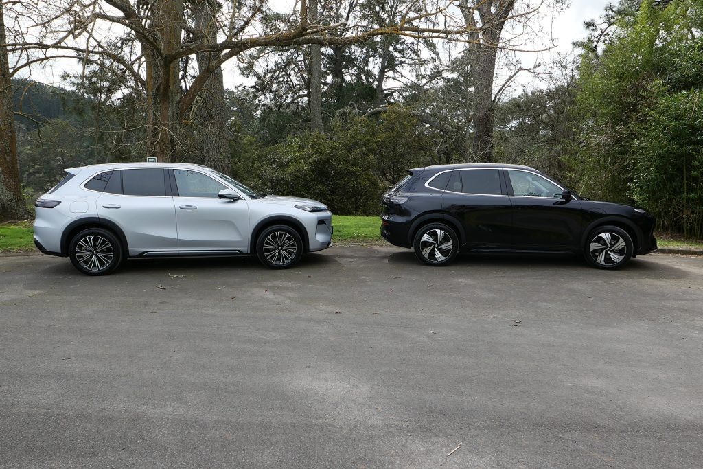 Here is EX5 up front and Starray EM-i behind. Similar huh?