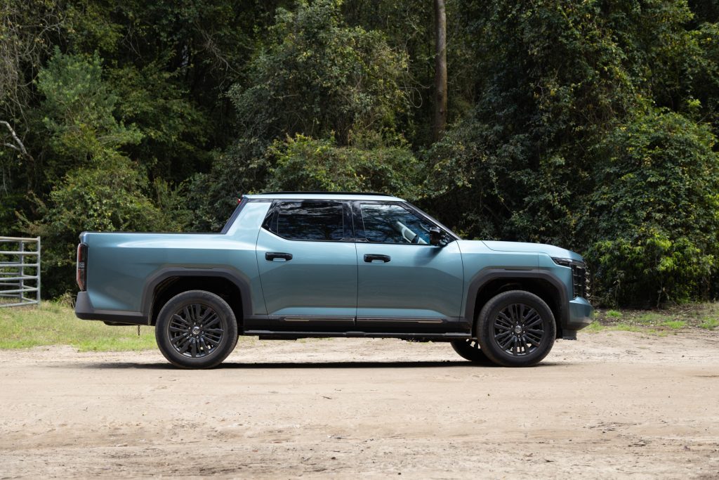 Looks butch huh? Better than the sad sack Kia Tasman for sure.