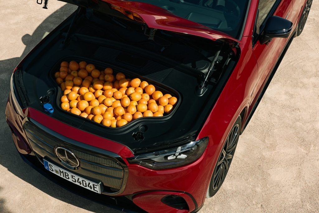 Trunk big enough to stash quite a few dozen oranges. One guess where the images were shot...