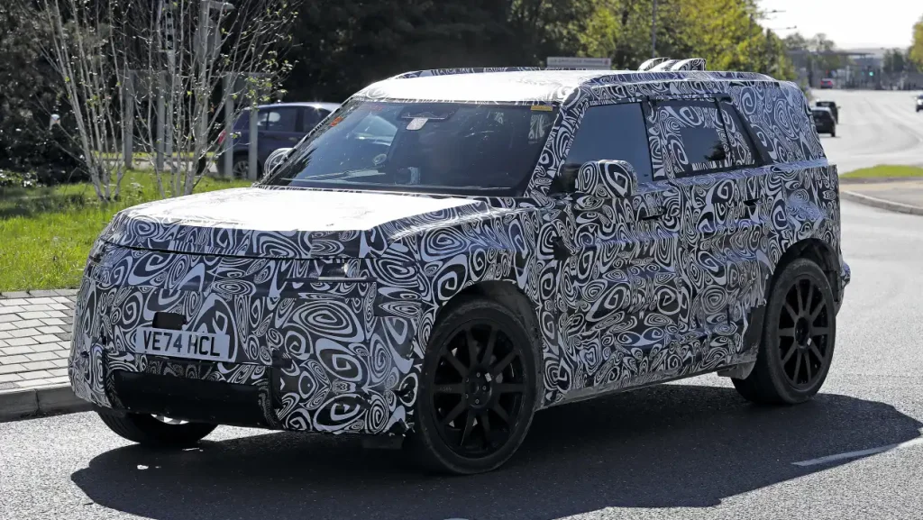 Has tghe chunky beefy look about it does the baby Defender.